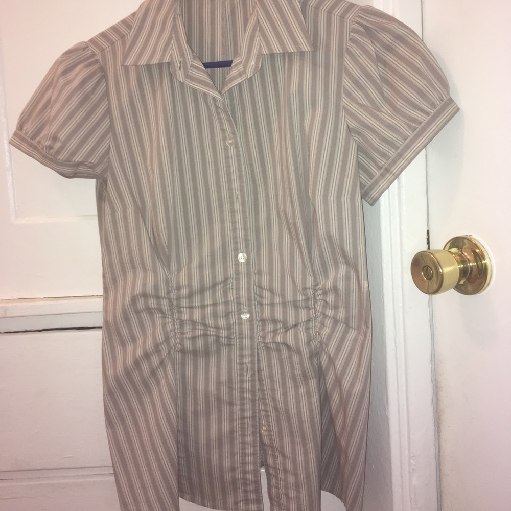 🌲Short sleeve women’s fitted button down
